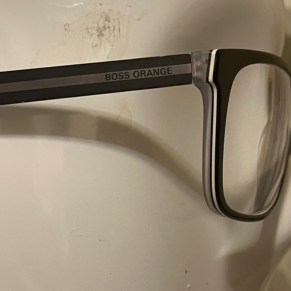 Boss orange eyeglass gray and silver flexible frames.no damage. Good conditions - Picture 7 of 13